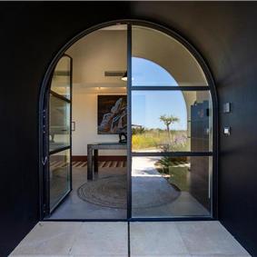4 bedroom villa with pool near Noto, sleeps 8